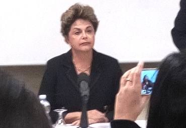 Dilma Rousseff all’Università del Salento: «La democrazia è nemica dello stato di eccezione» Dilma Rousseff all’Università del Salento: «La democrazia è nemica dello stato di eccezione»