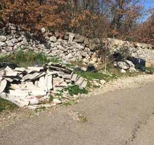 Rifiuti a Grassitello: la colpa č degli incivili Rifiuti a Grassitello: la colpa č degli incivili