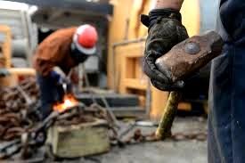 Un mazzo di fiori in ricordo dei caduti sul lavoro Un mazzo di fiori in ricordo dei caduti sul lavoro
