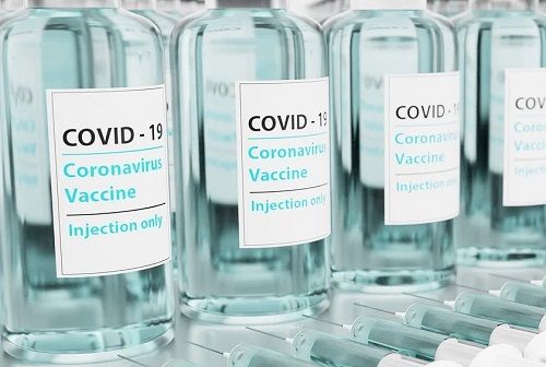 Vaccinazione anti Covid: oggi i nati nel 1943, domani i nati nel 1944 e nel 1945