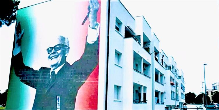 Smart wall con Pertini al Quartiere Don Bosco