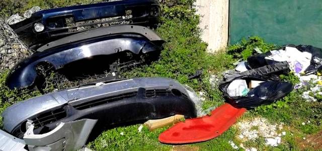 Abbandona rifiuti di carrozzeria in campagna: individuato